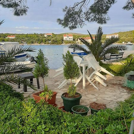 Holiday Home Artina 2 Ловиште Экстерьер фото